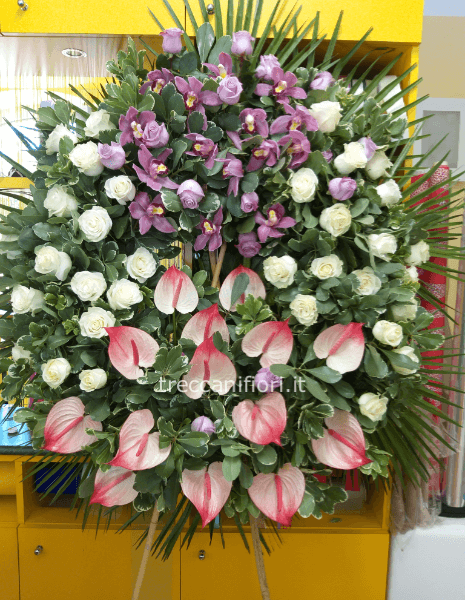 Corona funebre con tipo fiori da concordare