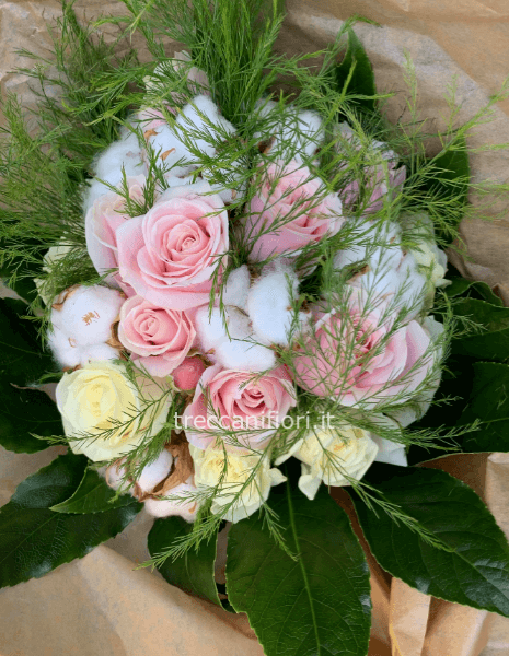 rose rosa e bianche + fiori cotone