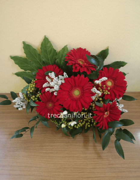 Centrotavola con gerbere e complementi
