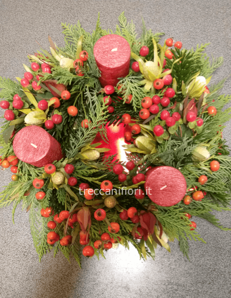 Centrotavola natalizio con 3 candele