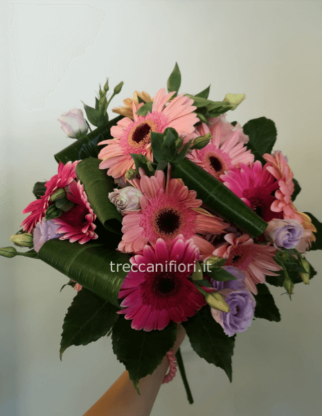Bouquet con gerbere e foglie di aspidistria