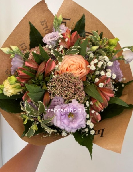 Bouquet con alstromeria, rose e lisianthus