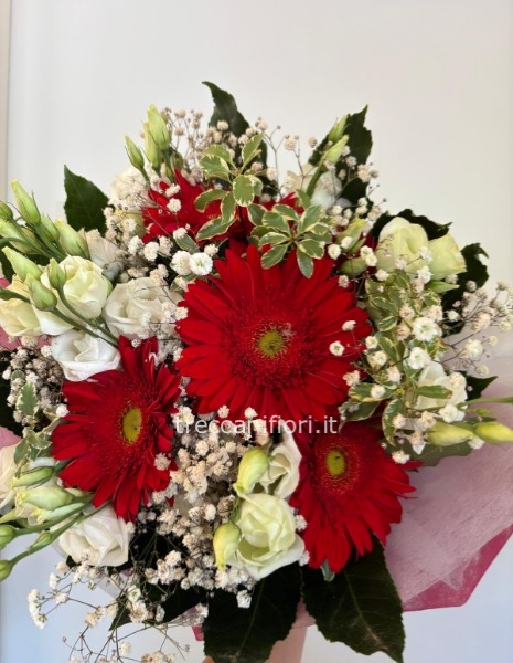 Bouquet di gerbere rosse e lisiathus